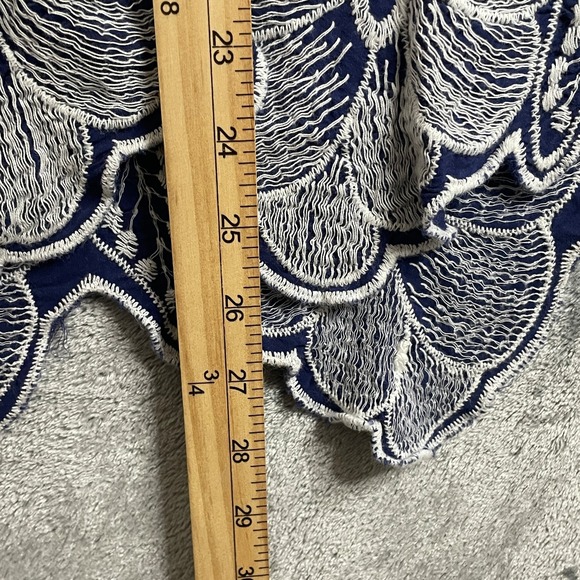 Kindred Anthro Top Size 2X Blue White Floral Embroidered Short Sleeve Boho Shirt - Picture 9 of 10